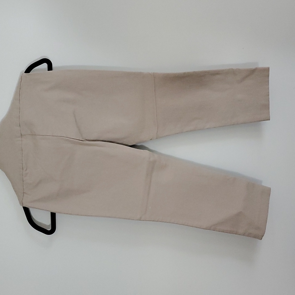 Alfani Women's Size 2 Petite. Capri pants with stretch - Picture 4 of 7